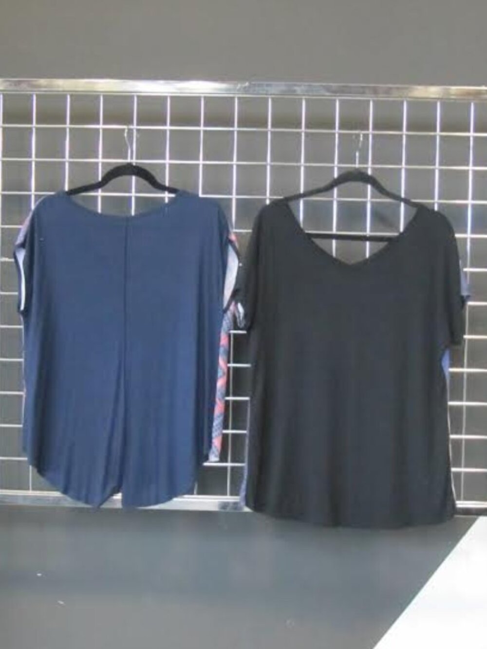 Women's 2-Piece Short Sleeve Tops β Geometric & Abstract Print Bundle - Picture 4 of 4